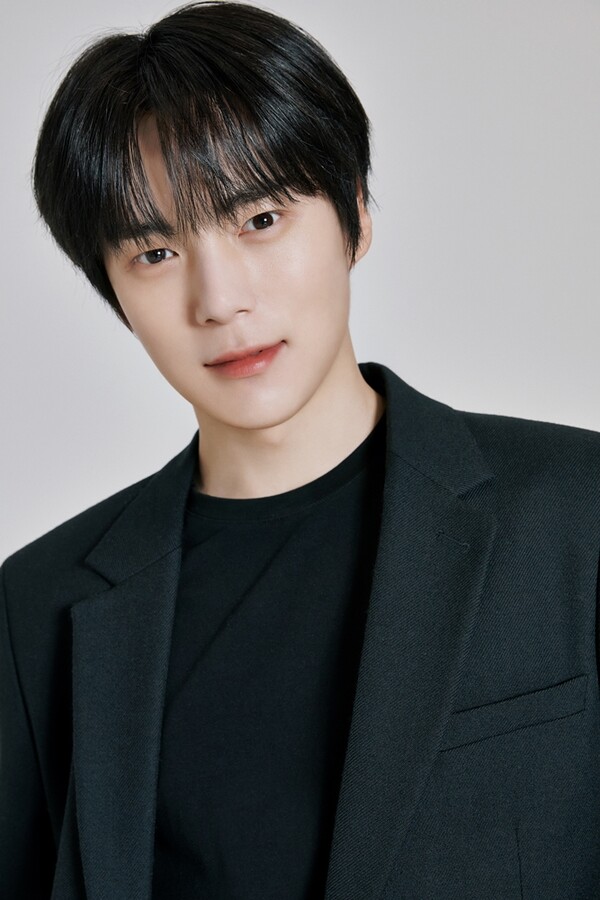 몬스타엑스 민혁, 입대 전 팬들 위한 특별 행보…기부→전시회 개최까지 추억 만들기