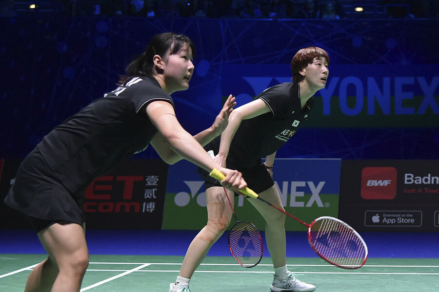 ▲ 2023년 BWF 전영오픈 준결승전에서 경기를 펼치는 이소희(오른쪽)와 백하나 ⓒ연합뉴스/AP