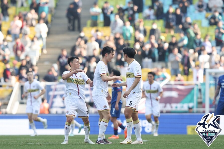 ▲ 대전하나시티즌이 19일 수원삼성블루윙즈를 격파했다 ⓒ한국프로축구연맹