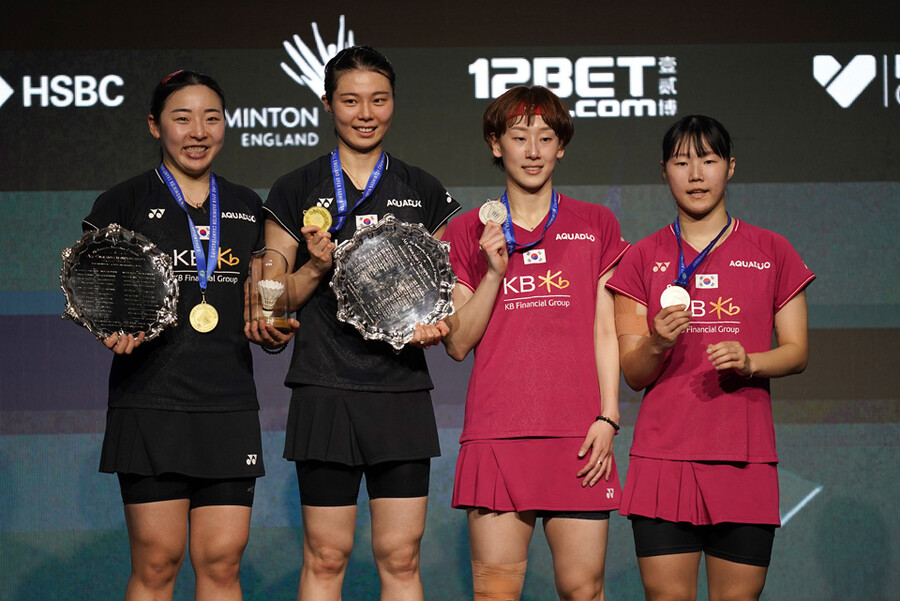 ▲ 2023년 BWF 전영오픈 여자복식에서 금메달과 은메달을 따낸 한국 선수들, 왼쪽부터 공희용, 김소영, 이소희, 백하나 ⓒ연합뉴스/AP