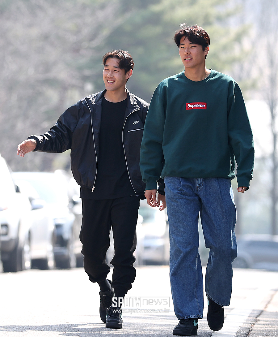 ▲ 송민규 송범근 ⓒ곽혜미 기자