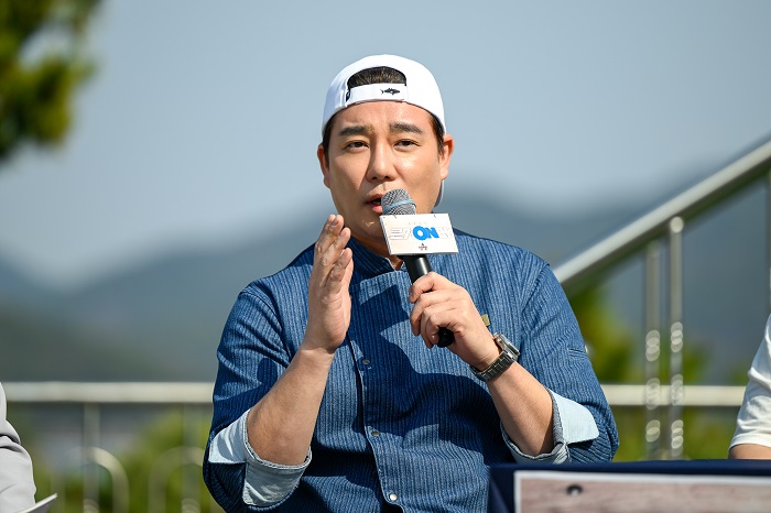 ▲ 채널A 새 예능 프로그램 '나만 믿고 먹어봐, 도시횟집' 제작발표회에 참석한 이태곤. 제공| 채널A