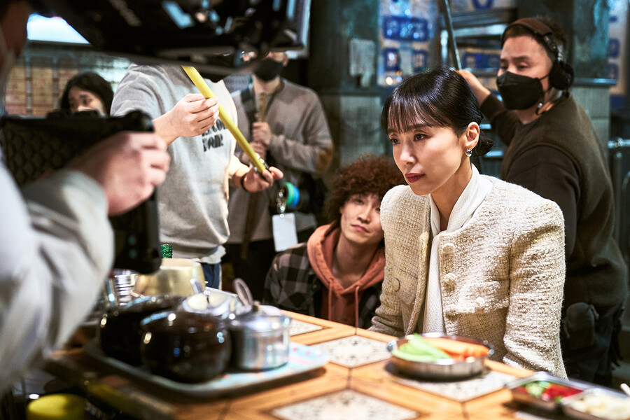 '길복순' 전도연, 따뜻한 엄마→차가운 킬러…'단짠' 매력 폭발