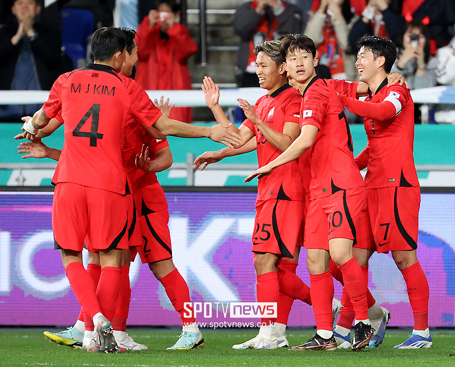 ▲ 한국이 24일 울산문수경기장에서 열린 '하나은행 초청 국가대표 친선경기' 콜롬비아전에서 득점 뒤에 기뻐하고 있다 ⓒ곽혜미 기자