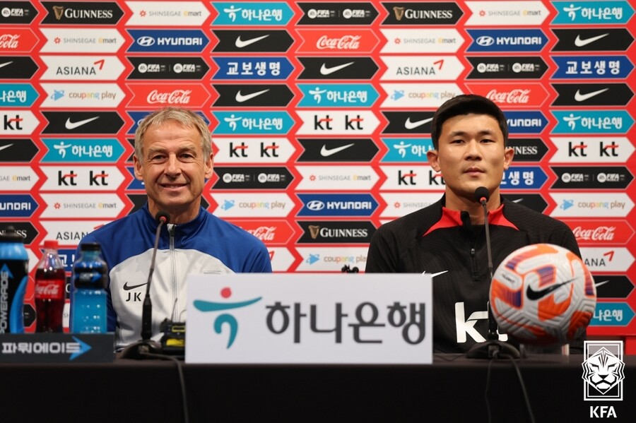 ▲ 위르겐 클린스만 감독과 김민재. ⓒ대한축구협회