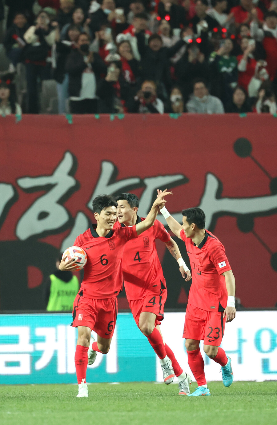 ▲ 6만3천925명의 관중이 서울월드컵경기장에서 한국-우루과이 축구대표팀 경기를 지켜봤다. ⓒ연합뉴스