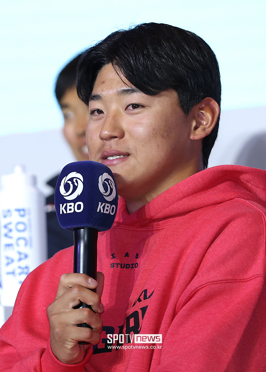 ▲KIA 타이거즈 김도영이 미디어데이에서 소감을 말하고 있다. ⓒ곽혜미 기자, 한남동