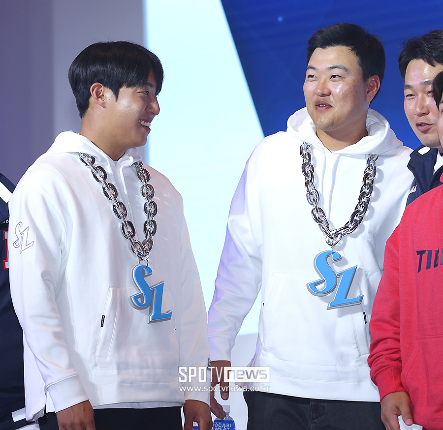 ▲ 원태인 오재일 ⓒ곽혜미 기자