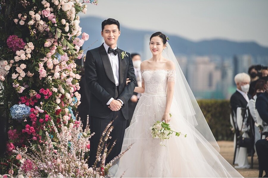 손예진♥현빈, 세기의 결혼식 1주년…4개월 왕자님과 "건행"[종합]