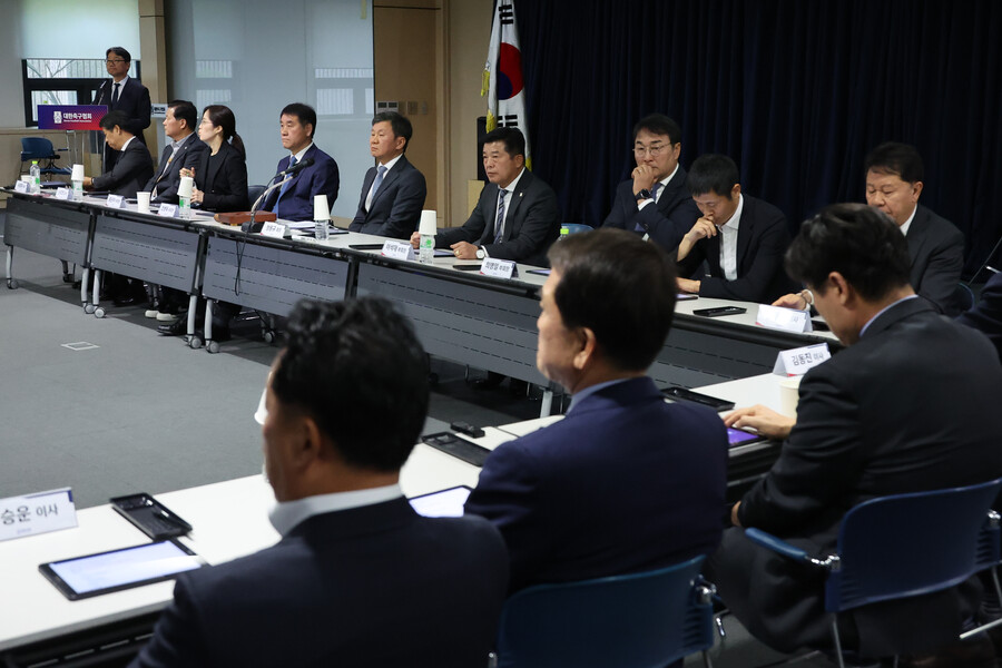 ▲ 축구인들은 한국 축구를 그들만의 축구로 만들었다는 비판과 마주했다. ⓒ연합뉴스