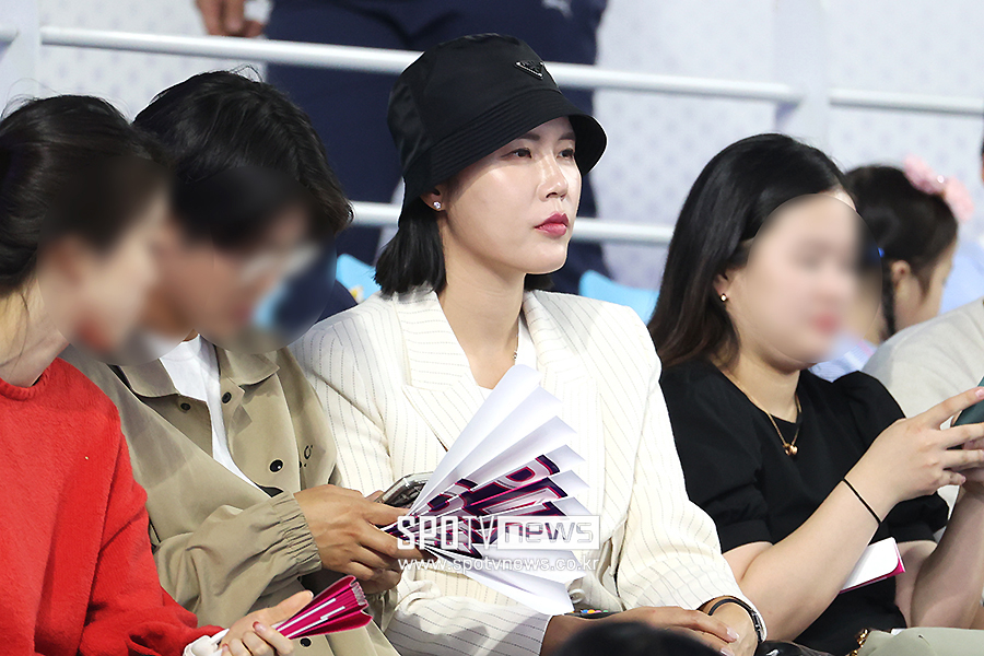 [포토S] '김연경 응원 왔나?' 김사니, 챔프전 직관