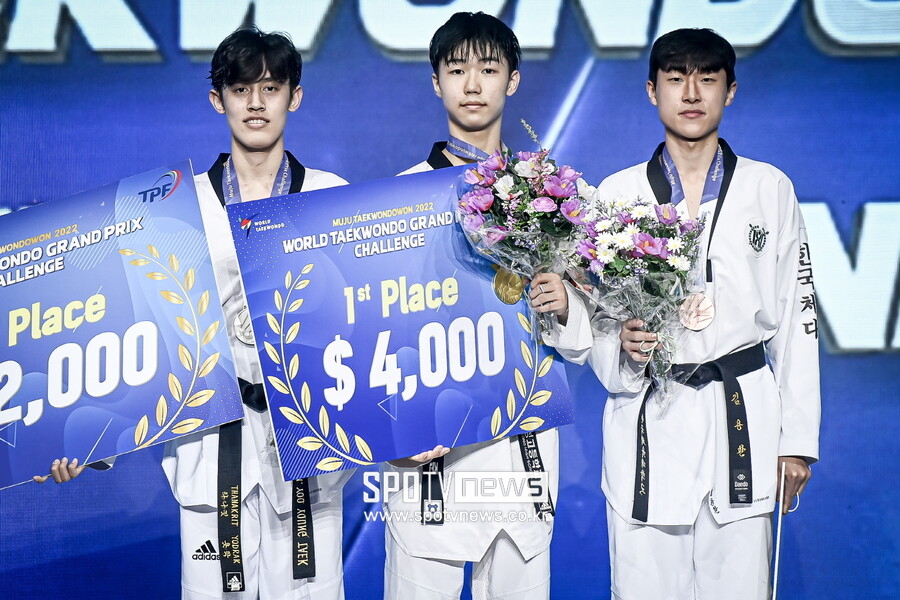 ▲ 지난해 열린 그랑프리 챌린지에서 1위를 차지한 박태준(가운데)출처=태권도 진흥재단