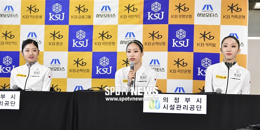 ▲ 2020년 KB금융 코리아 피겨스케이팅 챔피언십(전국종합선수권대회) 여자 싱글 쇼트프로그램 1위를 차지한 유영(가운데)과 2위 이해인(왼쪽) 3위 김예림(오른쪽)ⓒ 스포티비뉴스DB