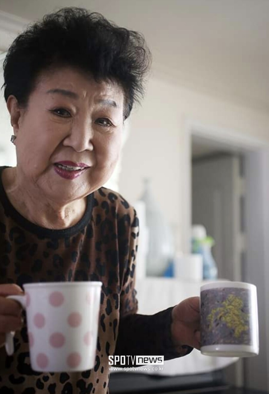 [단독]故현미, 별세 나흘 전의 기록…"손수 커피까지, 연예계 큰 별 졌다"(종합)