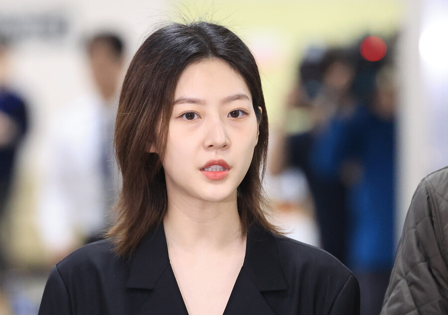 '음주운전' 김새론, 담배 인증→우즈 좋아요…자숙 중 쉬지 않는 SNS
