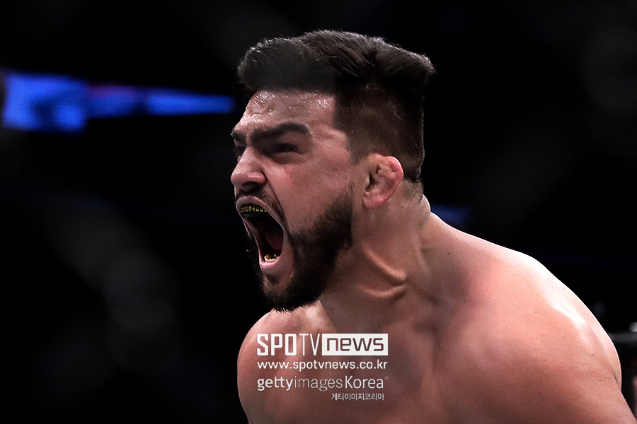 카프킥 장착한 캘빈 개스텔럼, UFC 복귀전 짜릿한 판정승