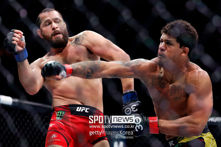 '상남자' 마스비달, 번즈에게 판정패 후 UFC 은퇴 선언