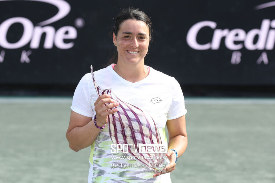 ▲ 2023년 WTA 투어 찰스턴 오픈에서 우승한 온스 자베르