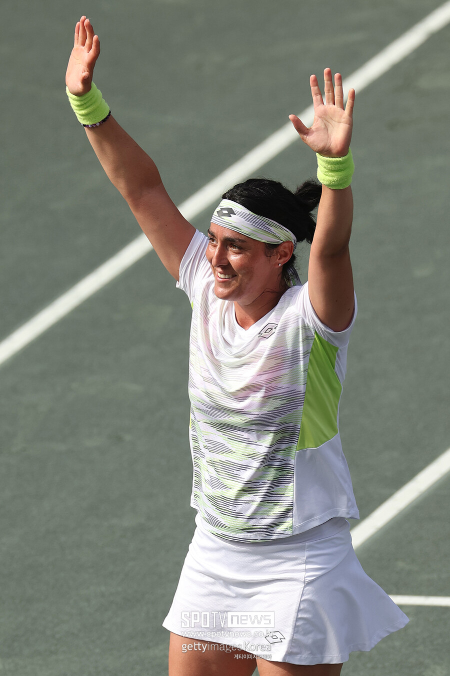 ▲ 2023년 WTA 투어 찰스턴 오픈 우승을 확정한 뒤 환호하는 온스 자베르