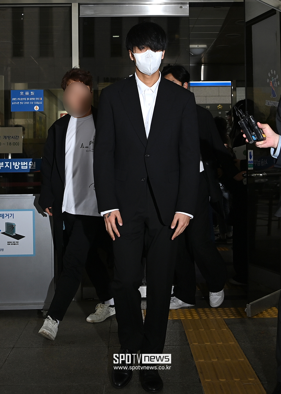 [포토S] 취재진 앞에 선 라비