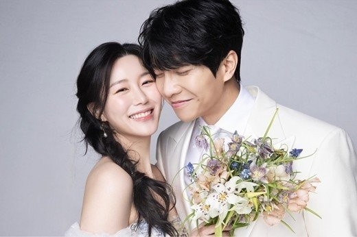 [단독]이승기♥이다인, 허니문 아닌 허니문 떠났다…동반 싱가포르行