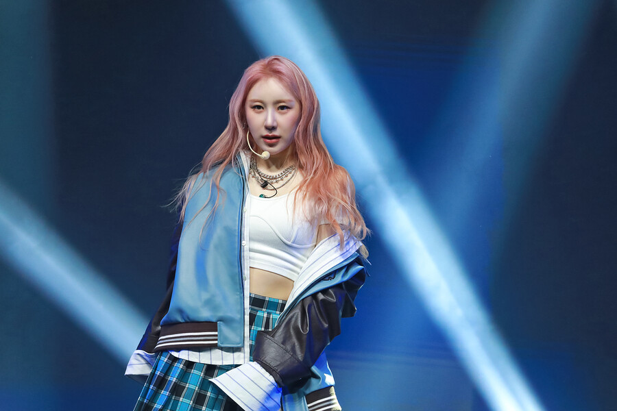 이채연 "ITZY 채령, 신곡 '노크'에 시크한 피드백…현실자매다"