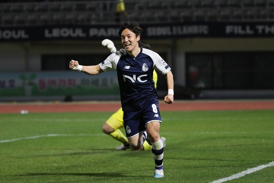 ▲ 브루노와 곽성욱의 골을 앞세운 서울 이랜드FC가 수원FC에 2-1로 이기며 FA컵 16강에 진출했다. ⓒ서울 이랜드FC