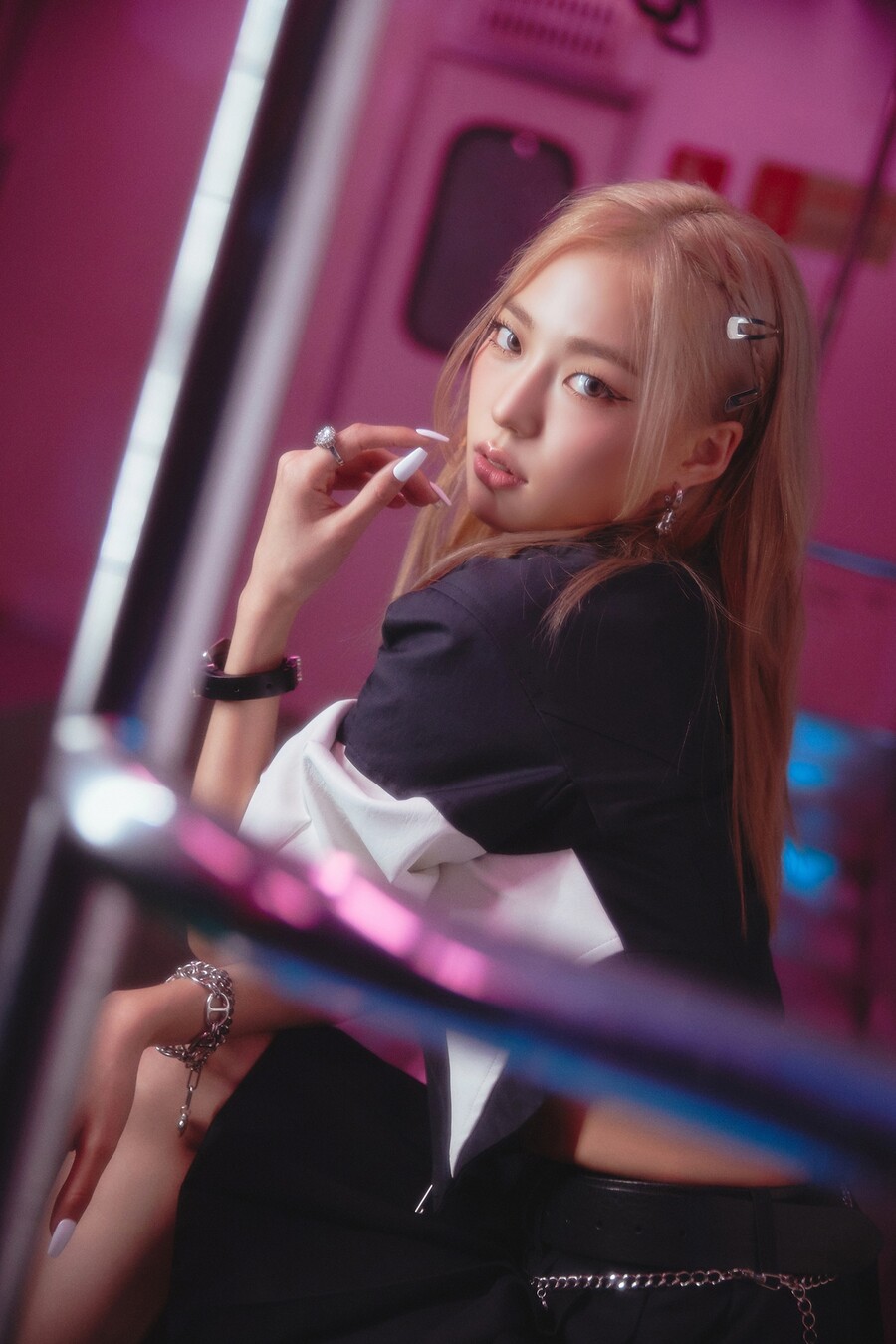 ‘CLC 단발머리 걔’에서 ‘인간 체리’로…예은 “8년 만에 홀로서기, 도전 두렵지 않아"[인터뷰S]