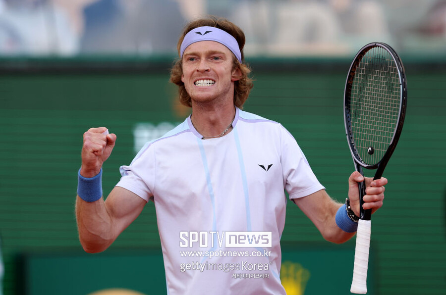 ▲ 2023 ATP 투어 몬테카를로 마스터스 결승 진출을 확정한 뒤 환호하는 안드레이 루블레프