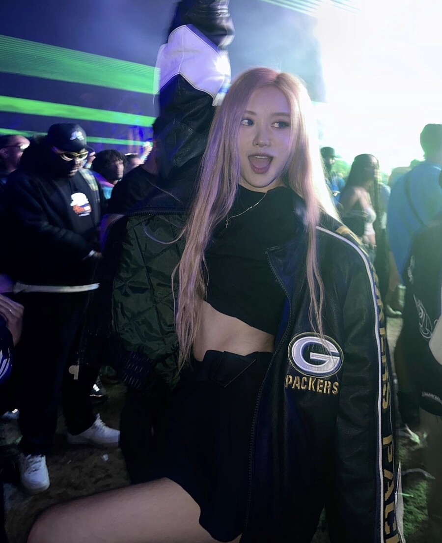 블랙핑크 로제, 강동원 열애설 부인→ '함박웃음' 근황