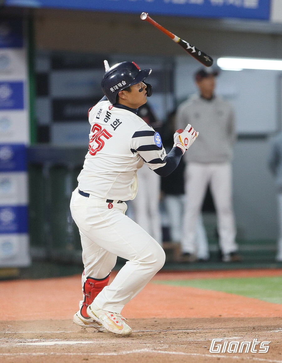 KBO 23세 54홈런→이대호 후계자 지목→타율 1할3푼 추락…충격의 타격 꼴찌 어쩌나
