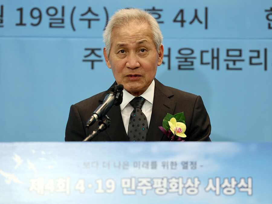 ▲ 건강한 모습으로 4·19 민주평화상 시상식에 참석한 안성기. ⓒ연합뉴스
