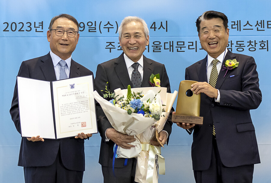 ▲ 건강한 모습으로 4·19 민주평화상 시상식에 참석한 안성기. ⓒ연합뉴스