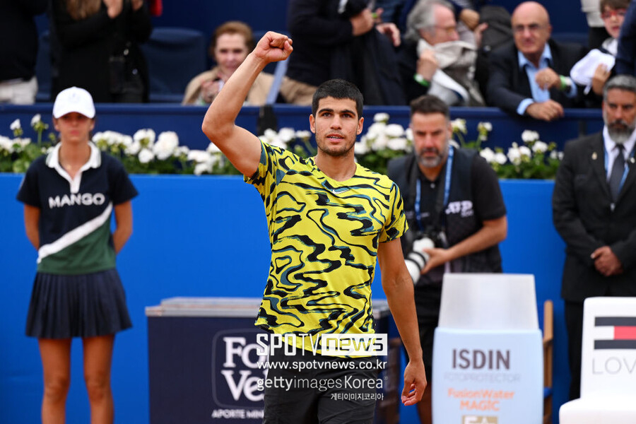 ▲ 2023년 ATP 투어 바르셀로나 오픈 단식 8강 진출을 확정한 뒤 주먹을 불끈 쥐는 카를로스 알카라스