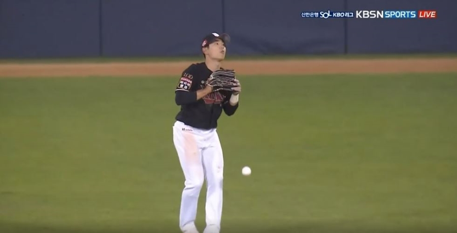 ▲ 정준영의 포구 실책 장면. ⓒKBSN SPORTS 중계화면 캡처