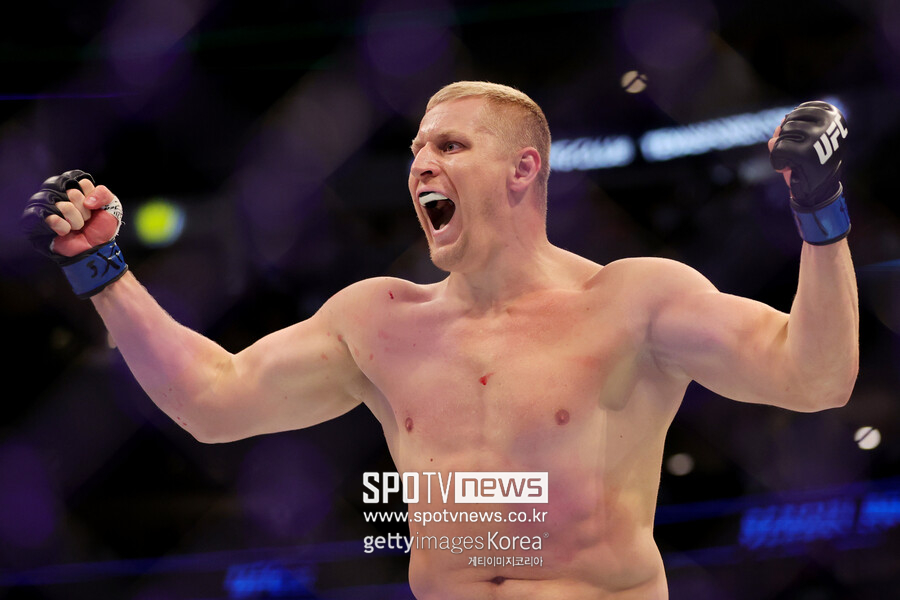[UFC] 존 존스 기다려!…'하얀 은가누' 파블로비치, 6연속 1라운드 KO승