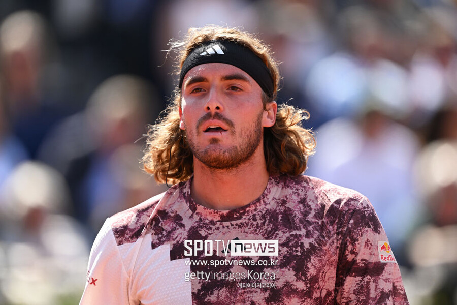 ▲ 2023 ATP 투어 바르셀로나오픈 단식 결승전에서 경기가 풀리지 않자 아쉬운 표정을 짓는 스테파노스 치치파스