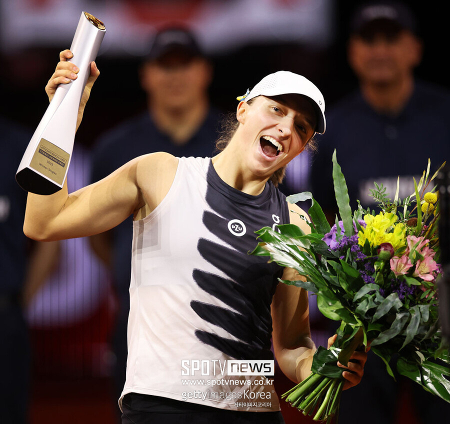 ▲ 2023 WTA 투어 포르셰 그랑프리에서 우승한 이가 시비옹테크