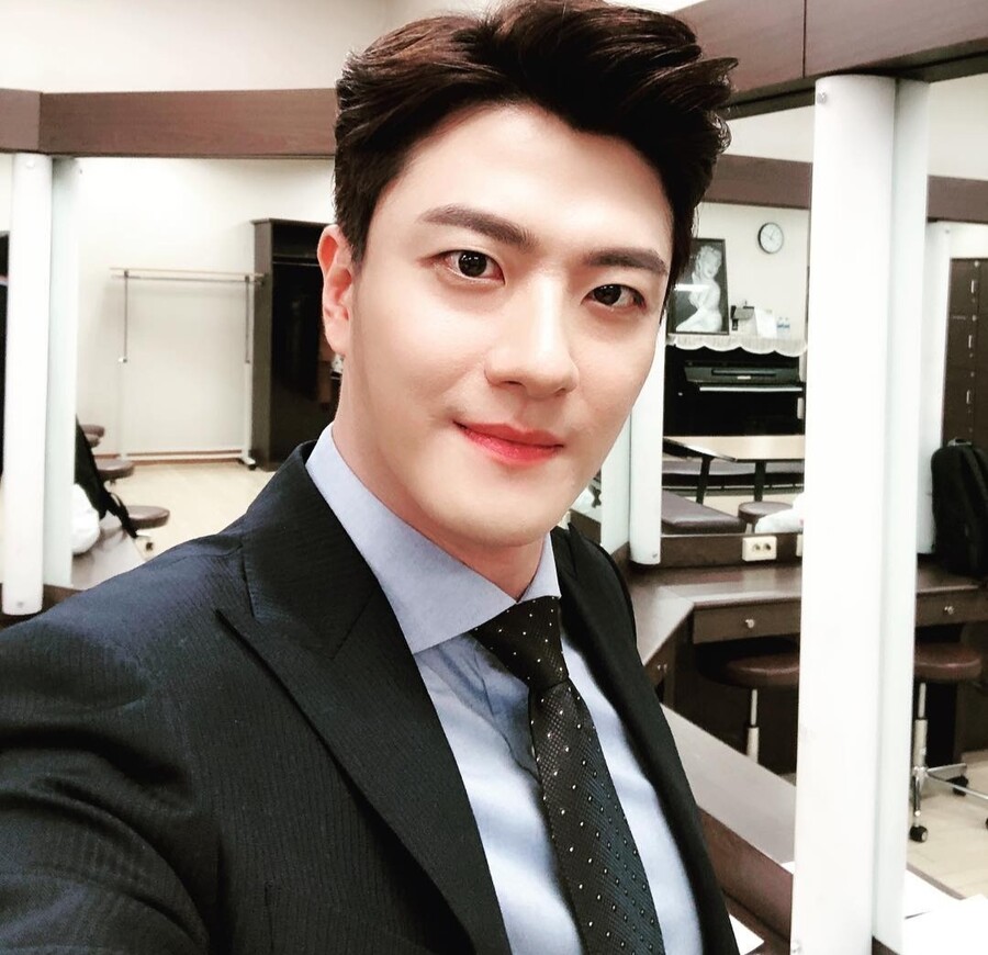 뮤지컬 배우 윤형렬, 5월 22일 결혼 "한 여자의 남자로 새 시작"