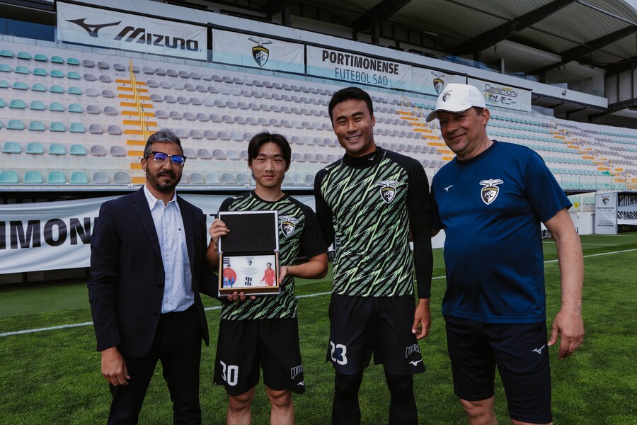 ▲ 같은 팀에서 뛰고 있는 박지수(오른쪽)와 'U-20 한국 유망주' 김용학(왼쪽) ⓒ포르티모넨스
