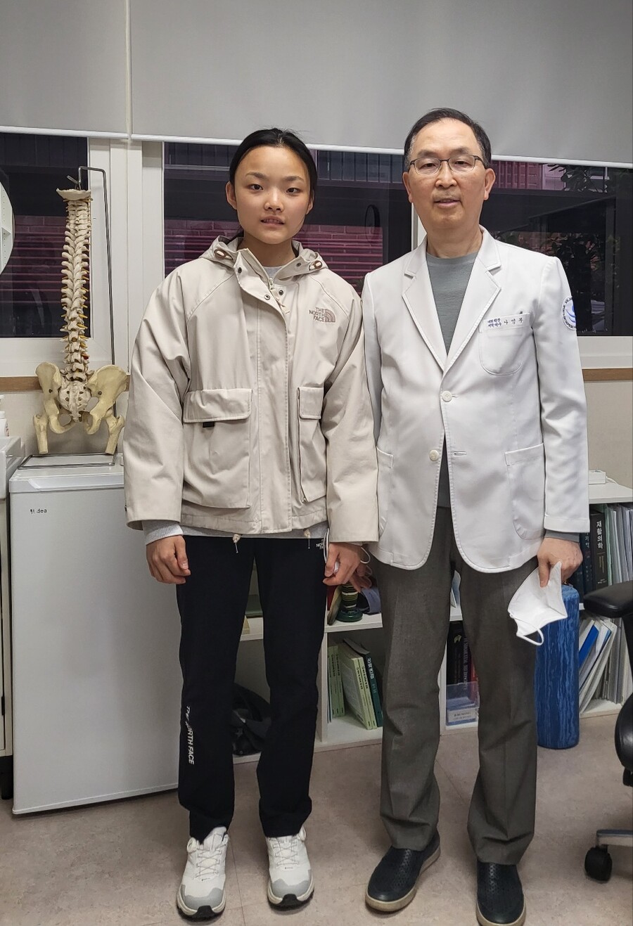 ▲ 스포츠 클라이밍 기대주 서채현이 강서 솔병원 나영무 원장과 주치의로 인연을 맺고 9월 항저우 아시안게임을 대비한다.  ⓒ강서 솔병원 제공