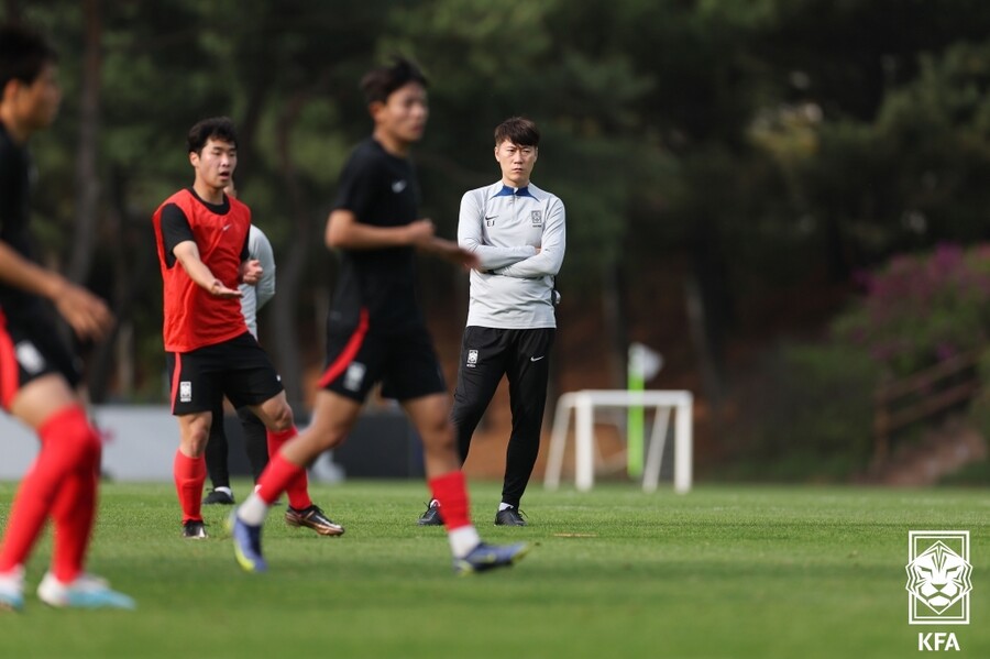 ▲ 24일 U-20 월드컵을 앞두고 소집 훈련이 한창인 김은중 감독 ⓒ 대한축구협회