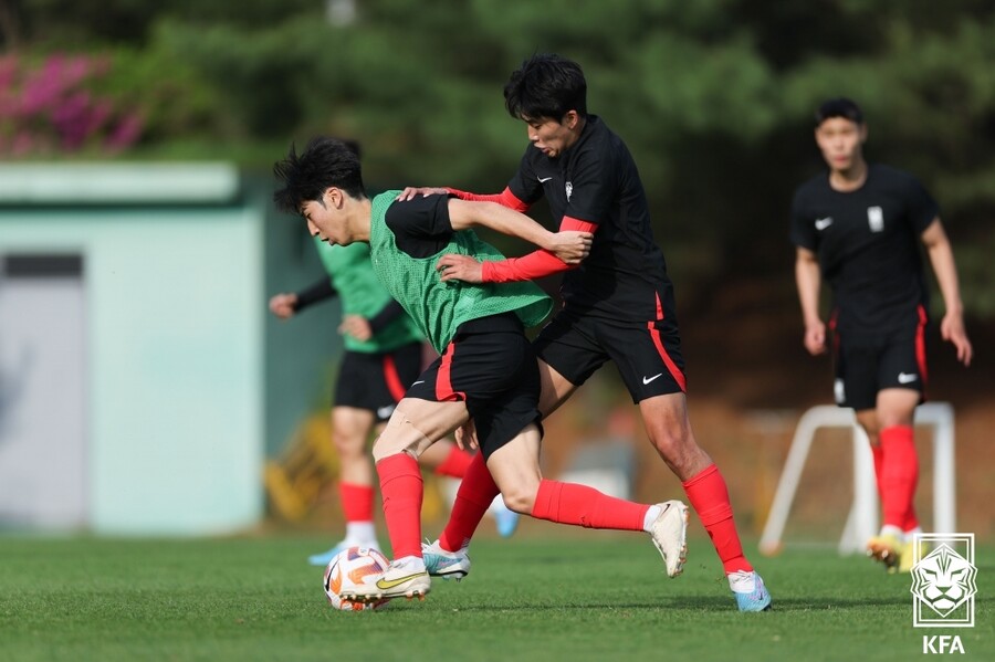 ▲ 24일 파주NFC에서 열린 U-20 대표팀 훈련에 참가한 이현서와 이승준 ⓒ 대한축구협회