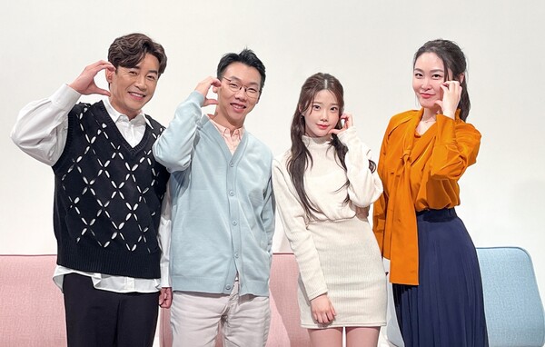 ▲ 국방TV ‘리얼 병영 톡! 행군기’에서 막내 MC로 활약하는 클라씨 채원(오른쪽에서 두번째). 제공|포켓돌스튜디오