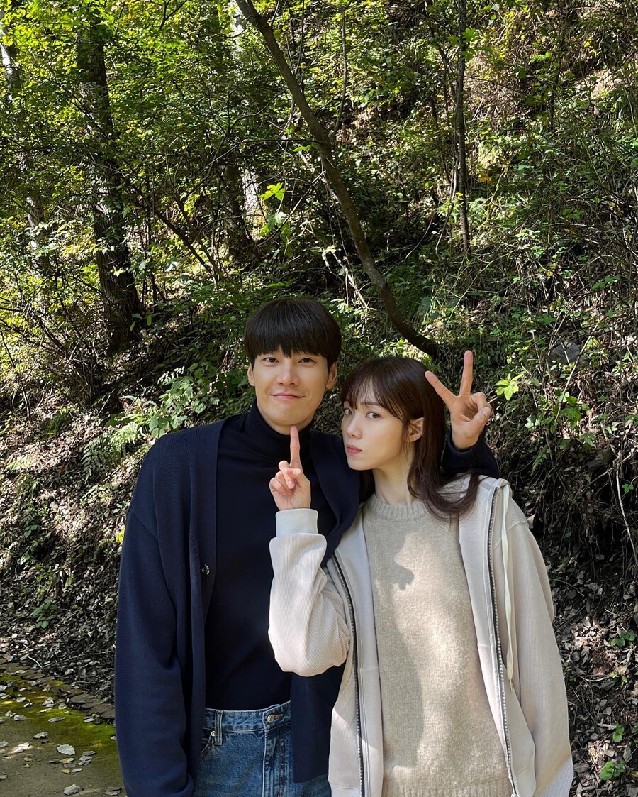 ▲ 김영광, 이성경. 출처ㅣ이성경 인스타그램