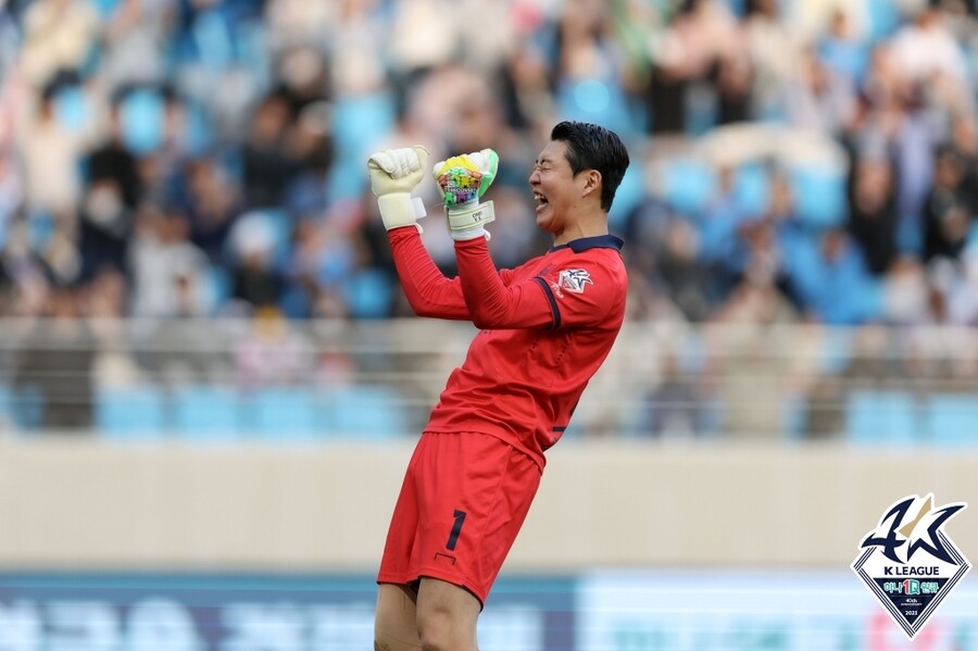 ▲ 수원FC전 스로인 미스로 실점을 내줄 뻔했던 최영은. ⓒ한국프로축구연맹