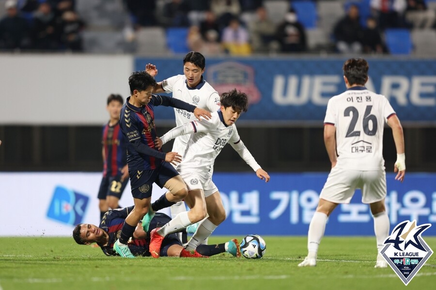 ▲ 활발한 움직임으로 대구의 수비진을 파고들었던 이승우. ⓒ한국프로축구연맹
