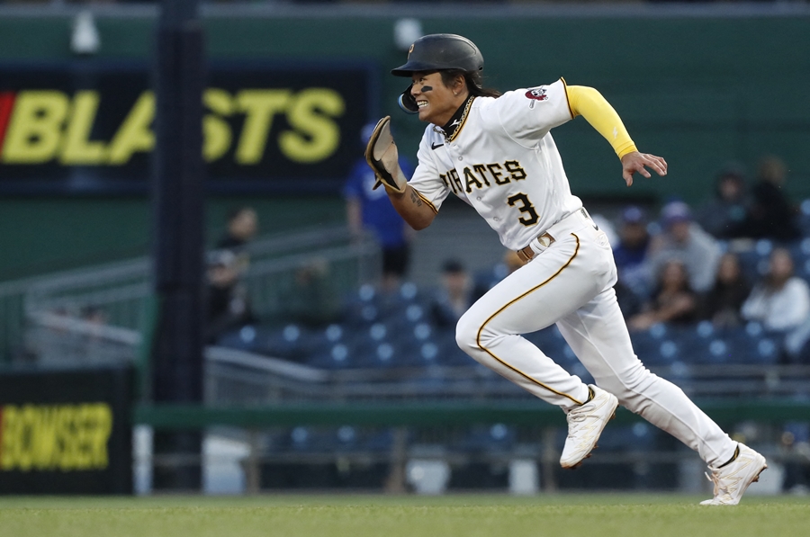 ▲ 배지환은 데뷔 첫 한 경기 3도루 경기를 펼쳤다. ⓒ연합뉴스/USA TODAY Sports