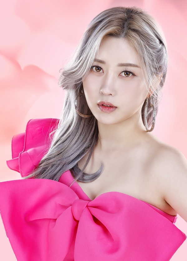 ▲ 신나는 세미 트로트 '웬 떡이냐'로 돌아온 연예진. 제공|포슘코리아
