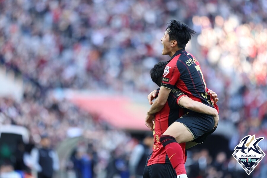 ▲ 8일 대구FC전에서 득점 후 기성용에게 안긴 나상호 ⓒ 한국프로축구연맹
